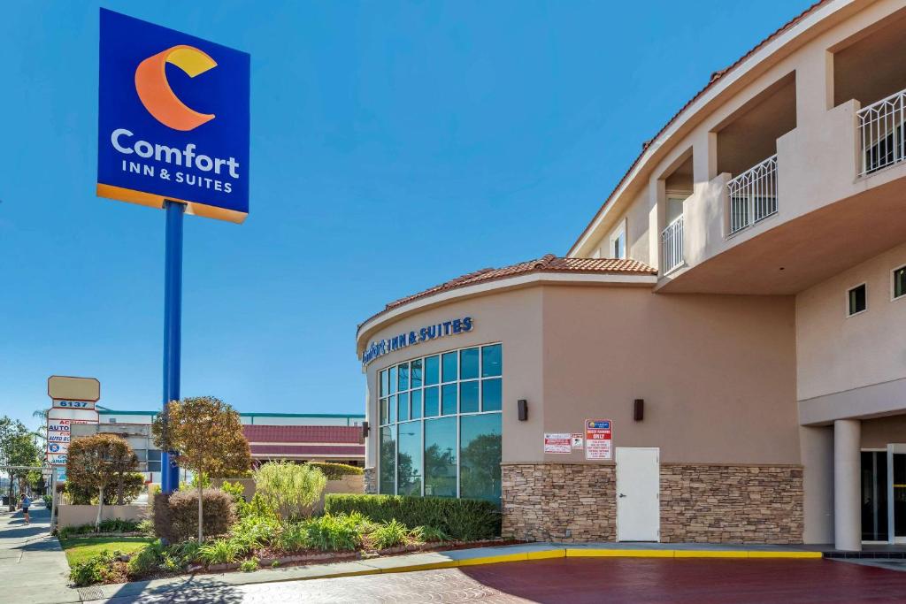 Comfort Inn & Suites Near Universal – North Hollywood – Burbank
